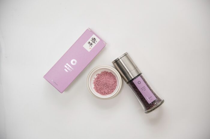 ラズベリー塩, 非加熱、熟成塩、フレーバーソルト、roju プレミアム天日塩60g　ミルタイプ